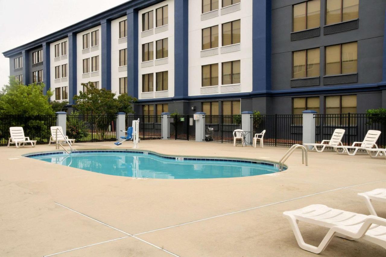 Clarion Pointe Jacksonville Near Camp Lejeune Zewnętrze zdjęcie